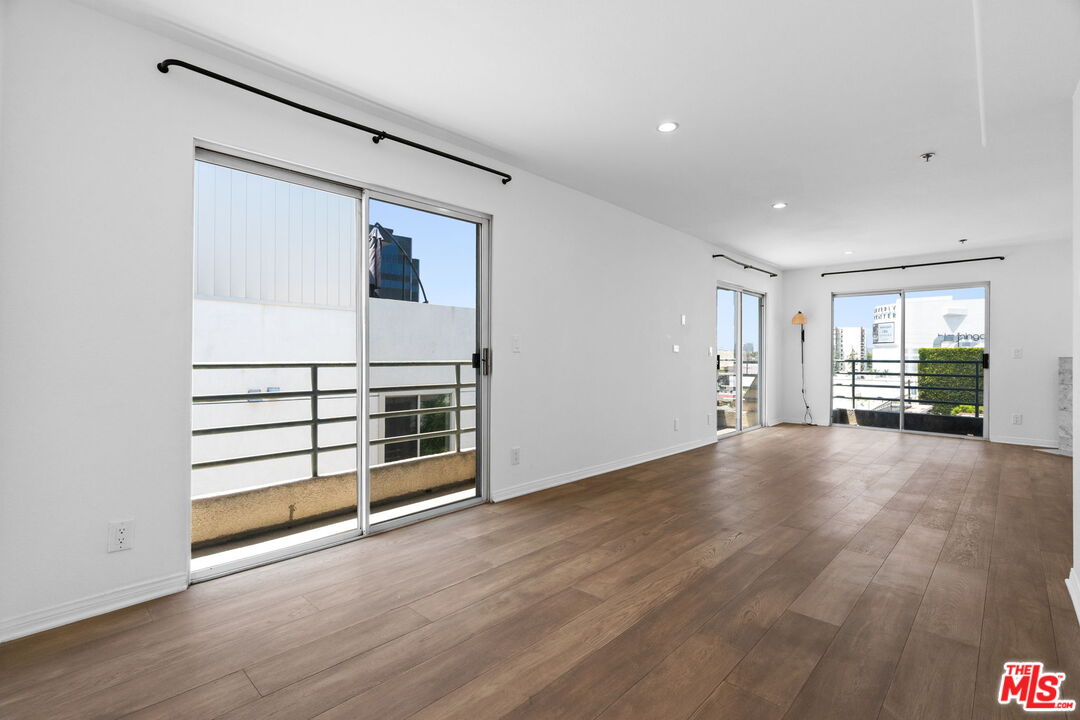 116 S Croft Ave Unit: 401