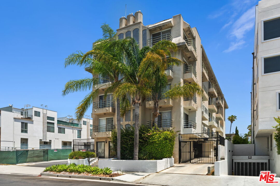 116 S Croft Ave Unit: 401