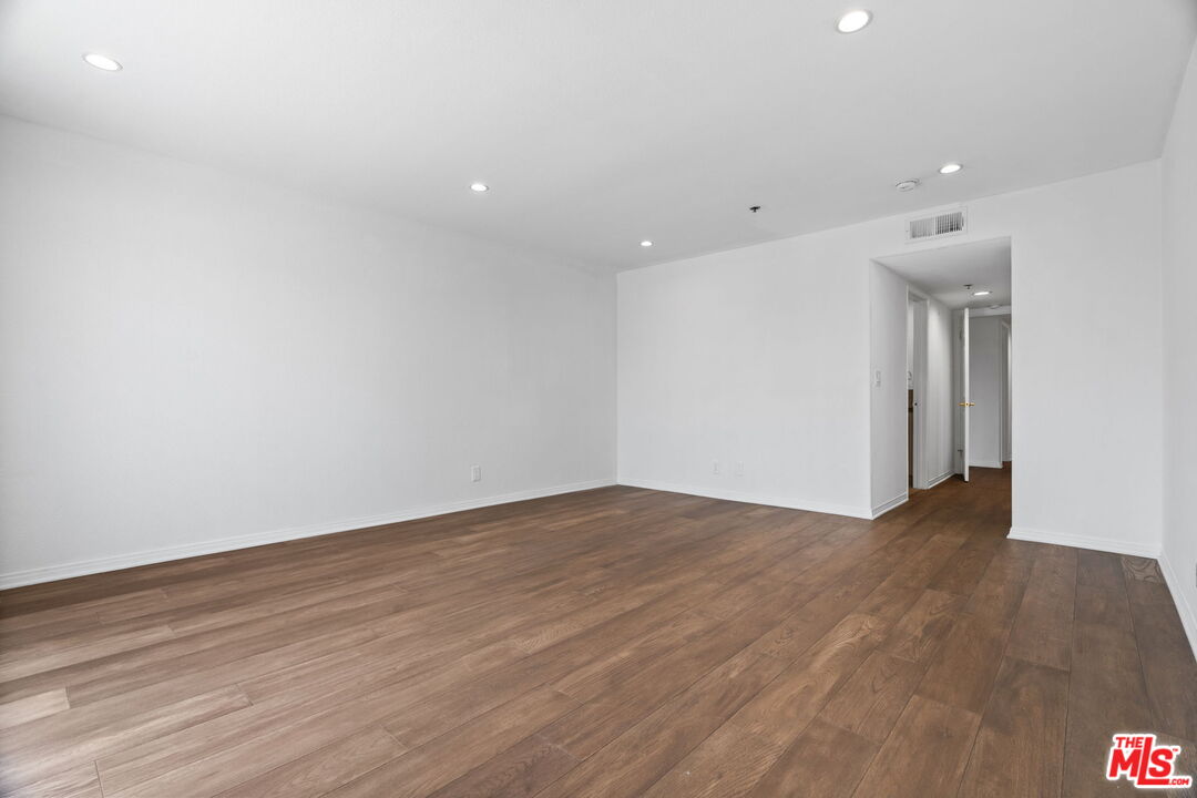 116 S Croft Ave Unit: 401