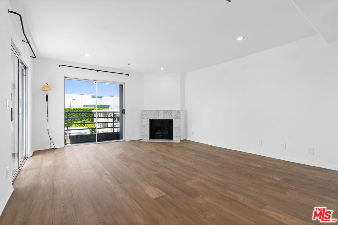 116 S Croft Ave Unit: 401