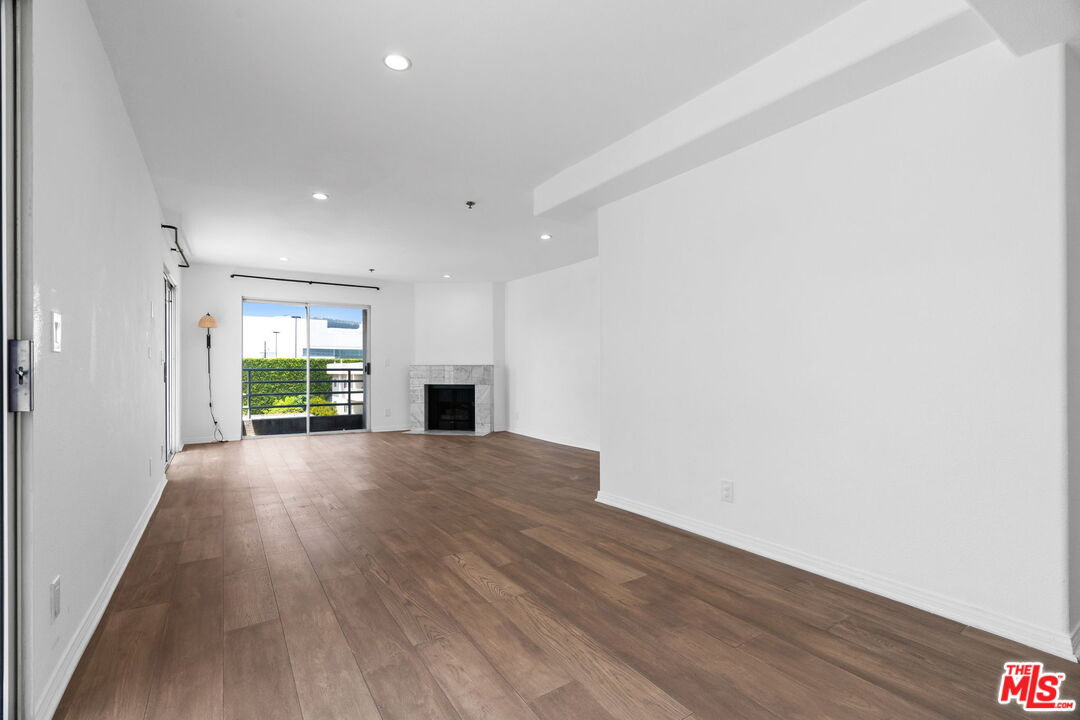 116 S Croft Ave Unit: 401