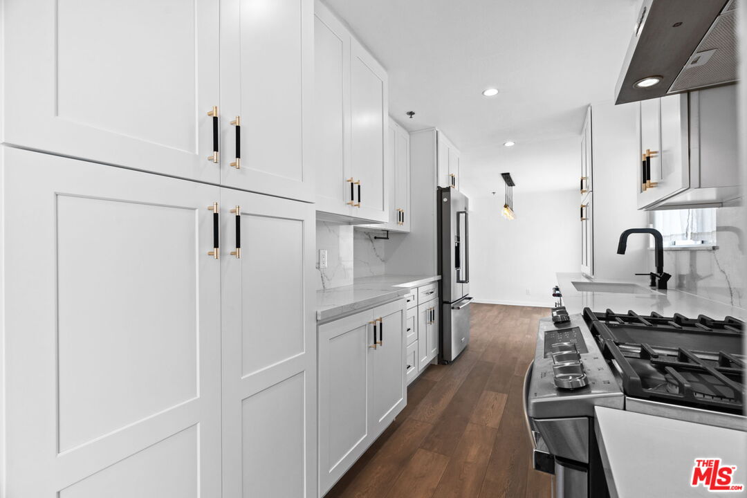 116 S Croft Ave Unit: 401