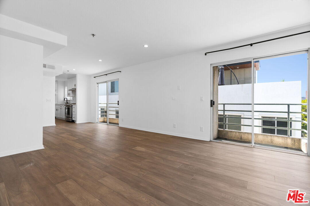 116 S Croft Ave Unit: 401