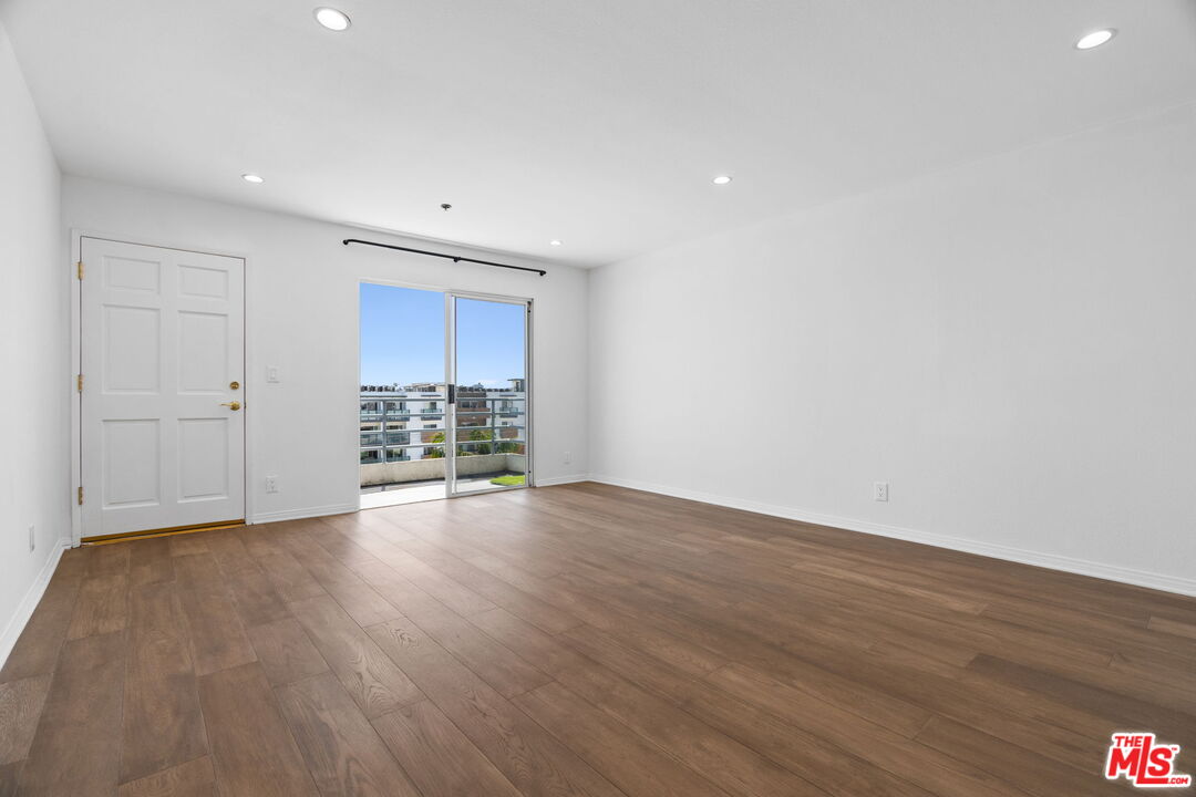 116 S Croft Ave Unit: 401