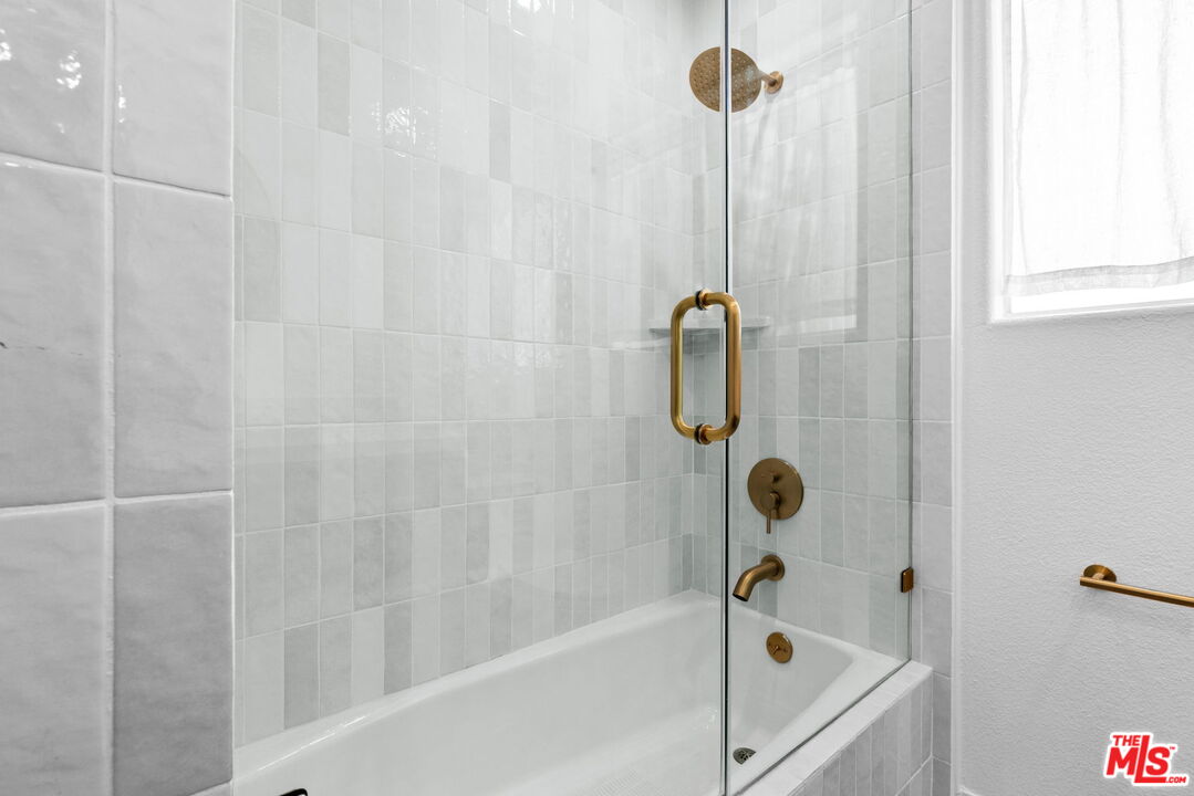 116 S Croft Ave Unit: 401