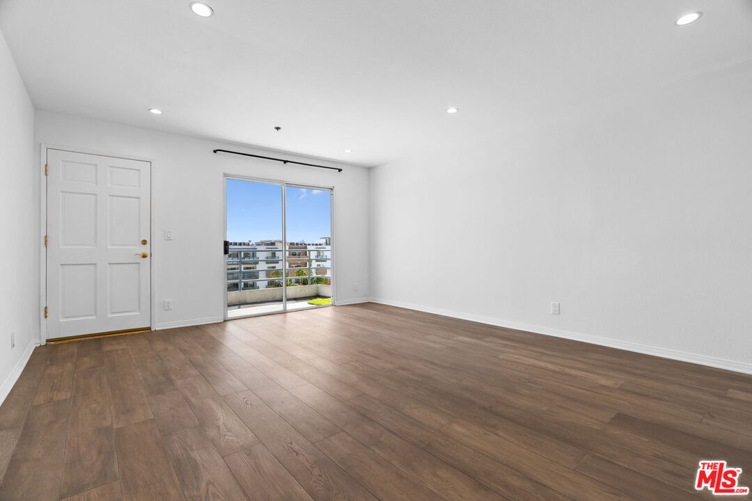 116 S Croft Ave Unit: 401