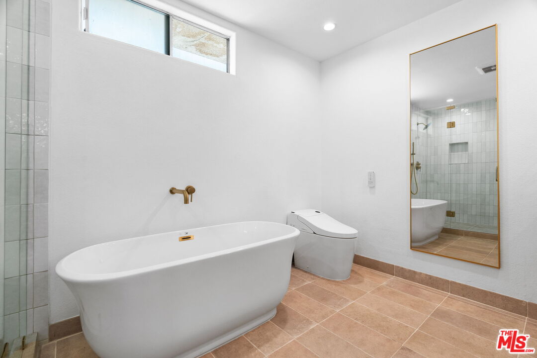 116 S Croft Ave Unit: 401