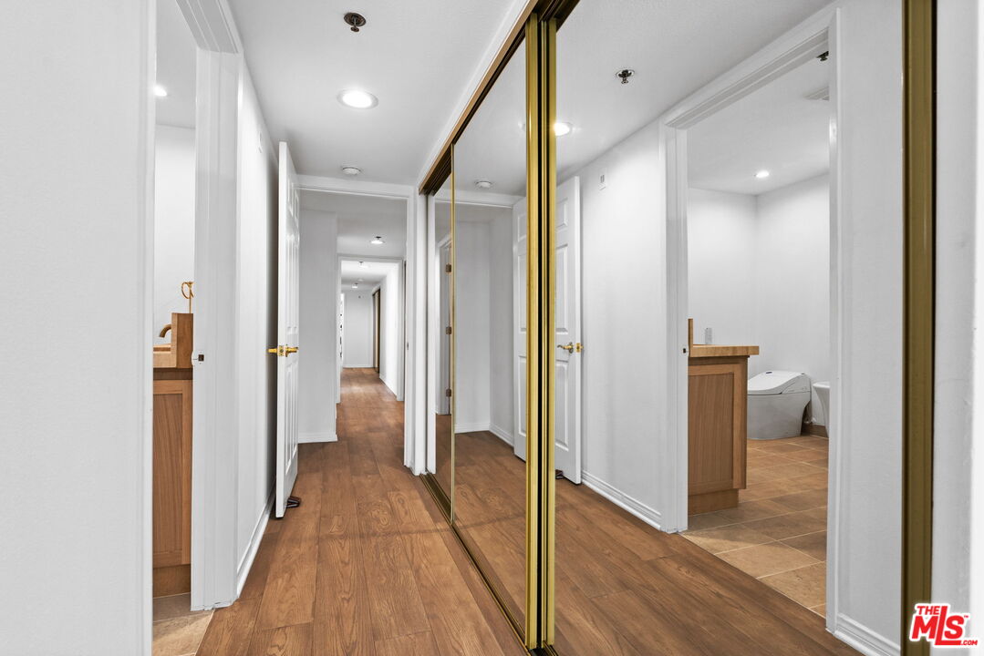 116 S Croft Ave Unit: 401