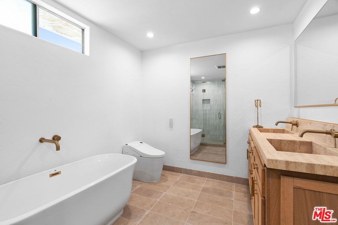 116 S Croft Ave Unit: 401