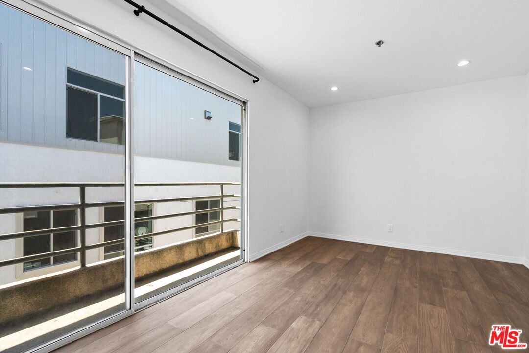 116 S Croft Ave Unit: 401