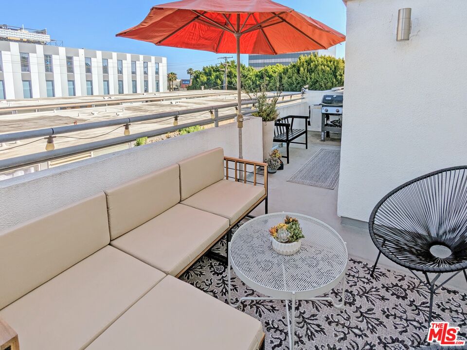 1139 Yale St Unit: 4