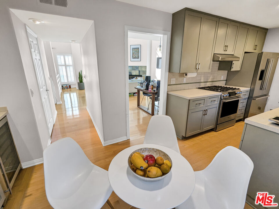 1139 Yale St Unit: 4