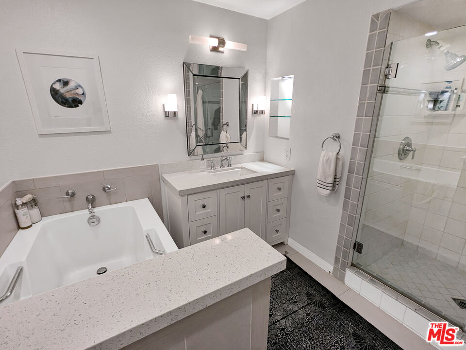 1139 Yale St Unit: 4