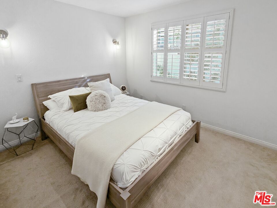 1139 Yale St Unit: 4