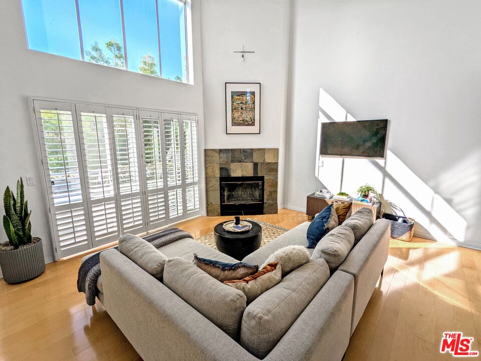 1139 Yale St Unit: 4