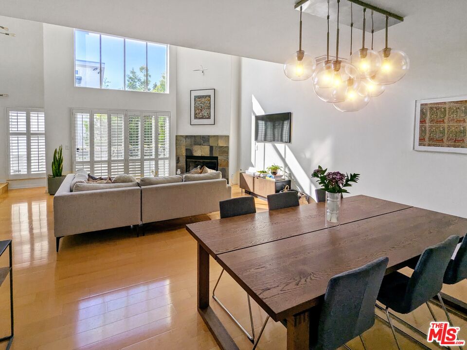 1139 Yale St Unit: 4