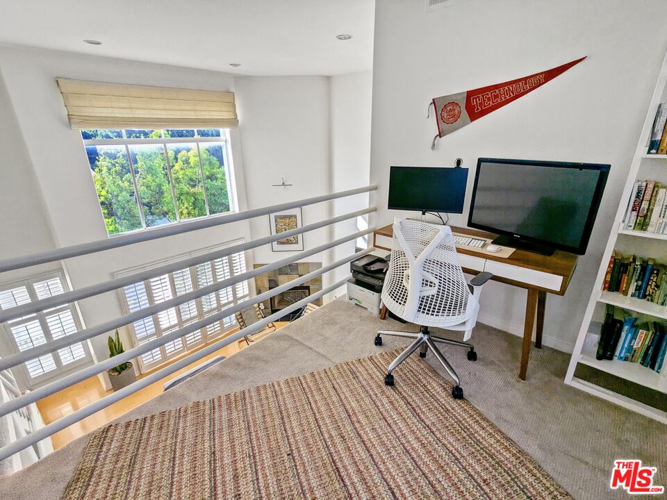 1139 Yale St Unit: 4