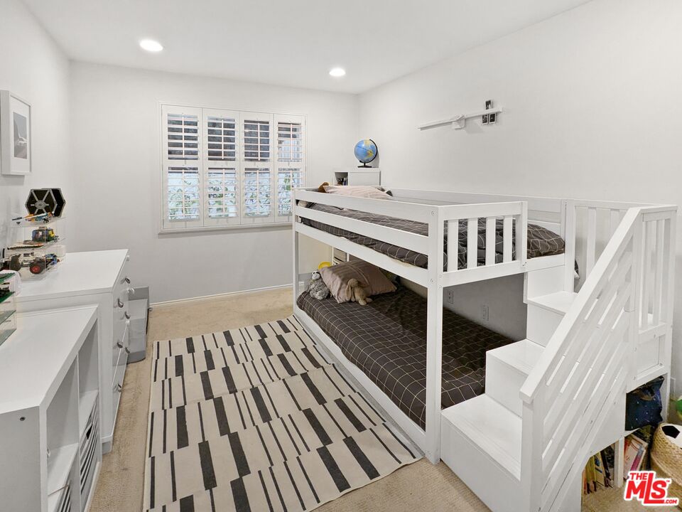 1139 Yale St Unit: 4