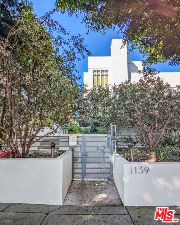 1139 Yale St Unit: 4