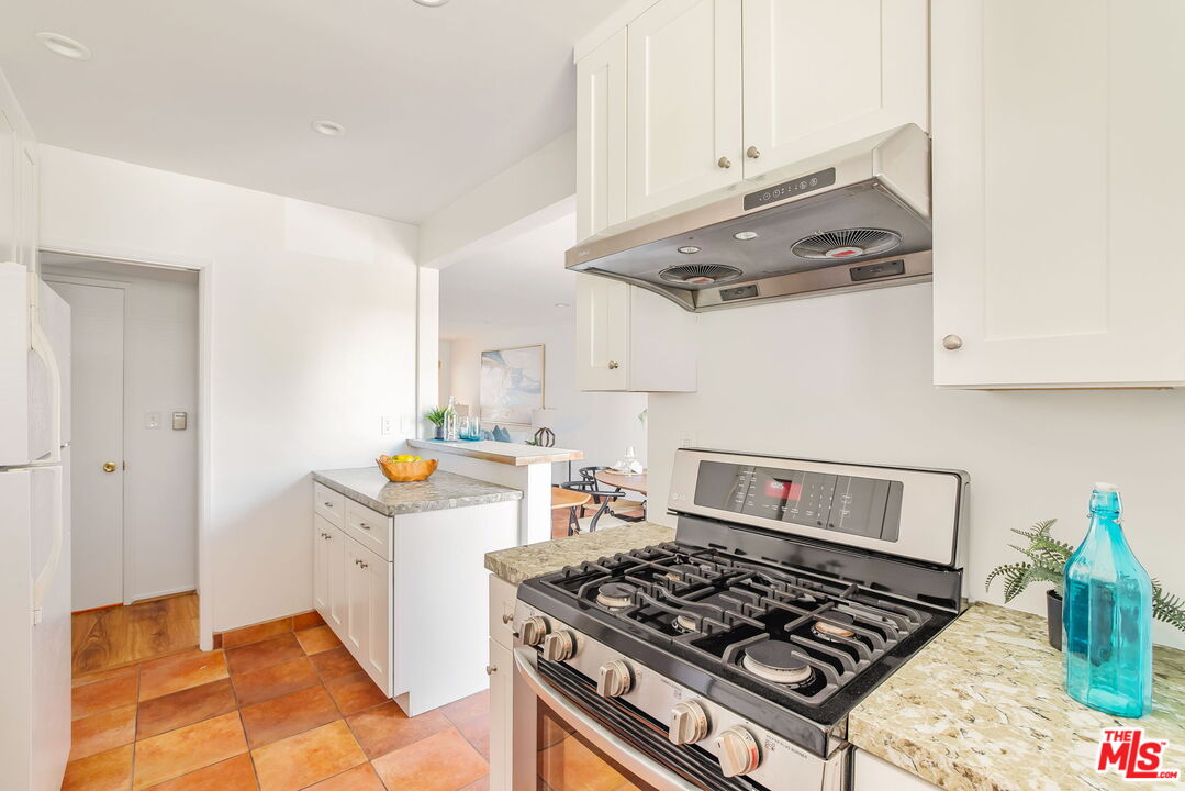 10600 Eastborne Ave Unit: 11