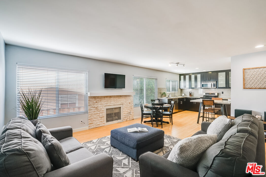 10654 Wilkins Ave Unit: 4