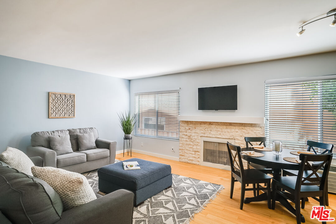 10654 Wilkins Ave Unit: 4