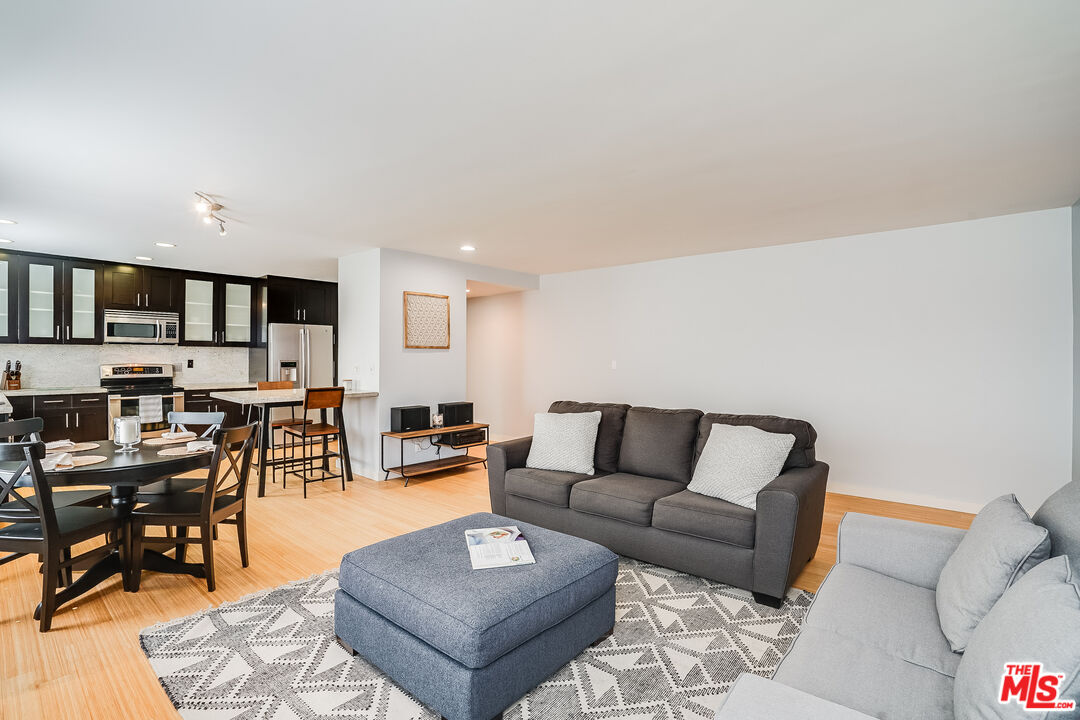 10654 Wilkins Ave Unit: 4