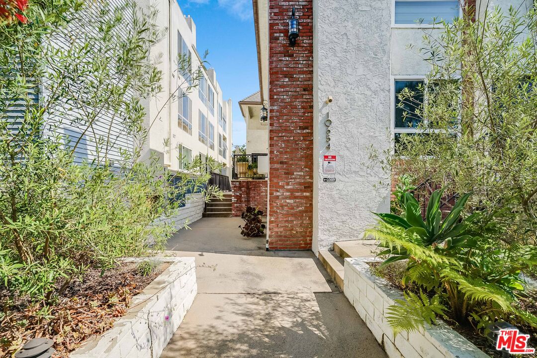 10654 Wilkins Ave Unit: 4