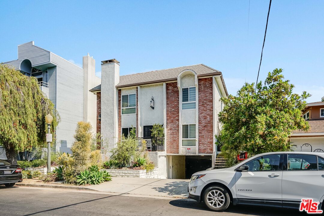 10654 Wilkins Ave Unit: 4