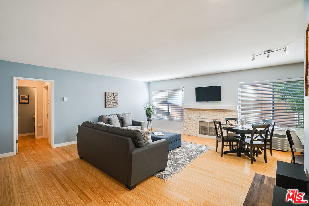 10654 Wilkins Ave Unit: 4