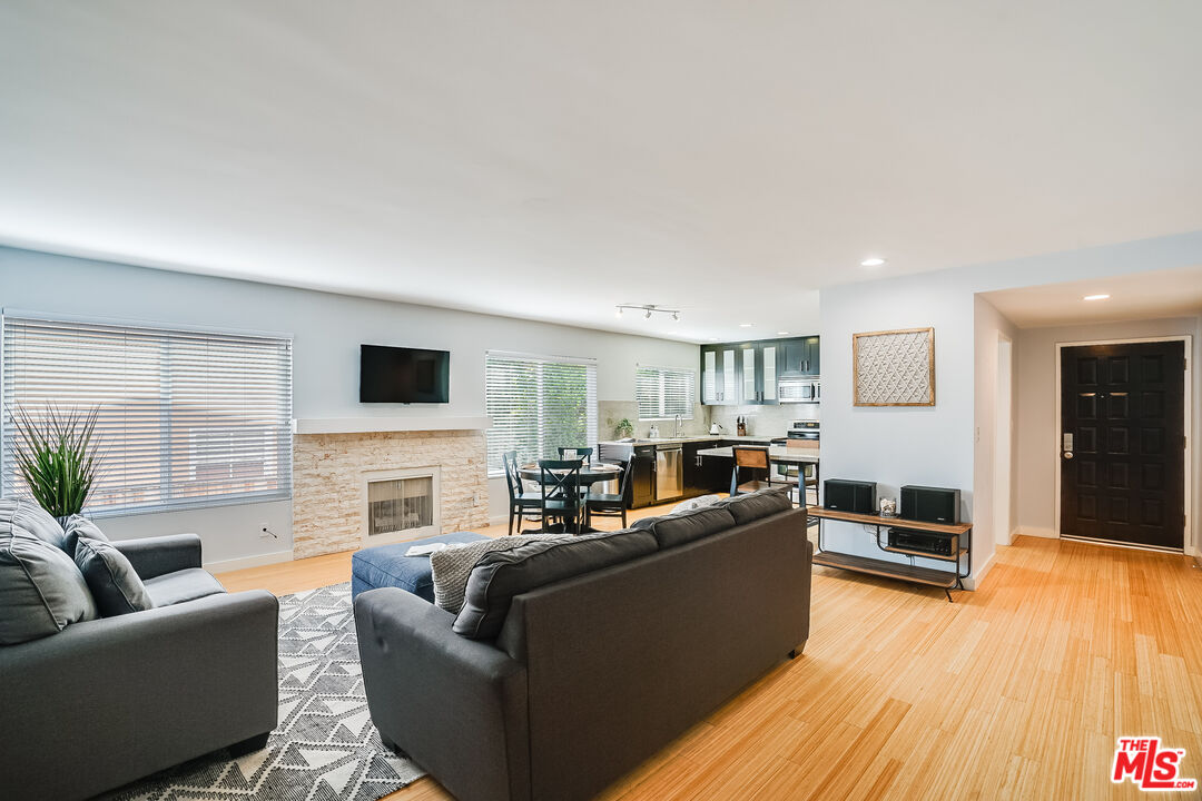 10654 Wilkins Ave Unit: 4