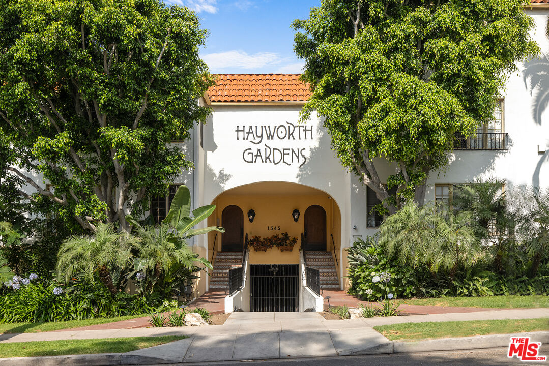 1345 N Hayworth Ave Unit: 206