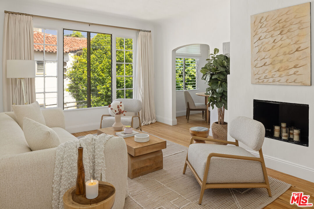 1345 N Hayworth Ave Unit: 206