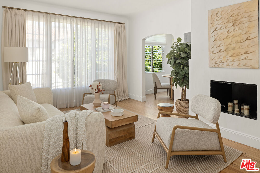 1345 N Hayworth Ave Unit: 206