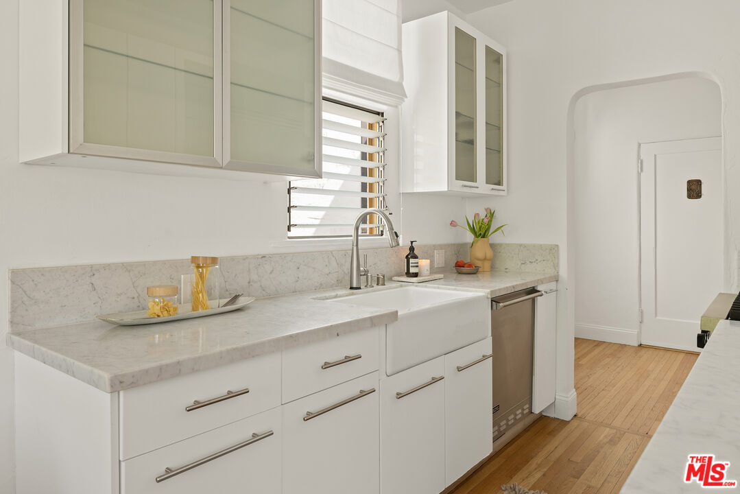 1345 N Hayworth Ave Unit: 206