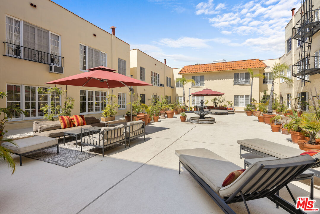 1345 N Hayworth Ave Unit: 206