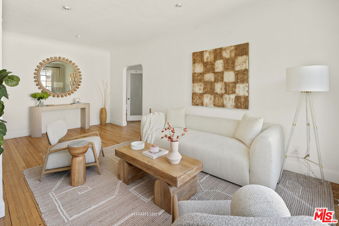 1345 N Hayworth Ave Unit: 206