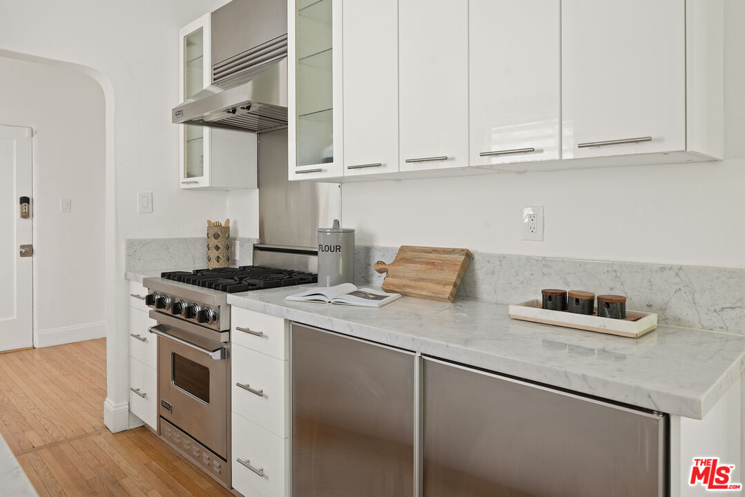 1345 N Hayworth Ave Unit: 206