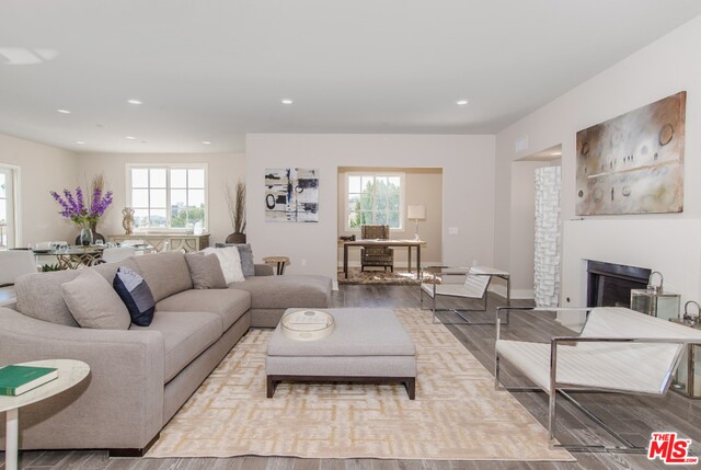 313 REEVES DR Unit: 401