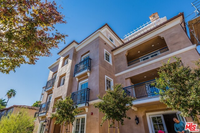 313 REEVES DR Unit: 401