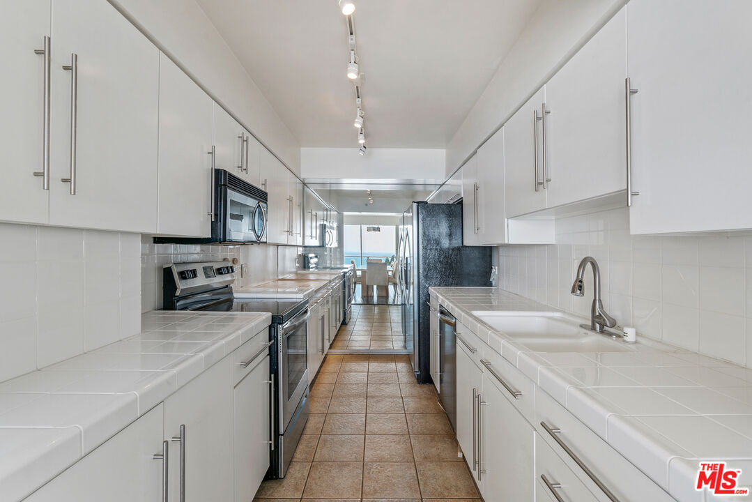 201 Ocean Ave Unit: 1603B