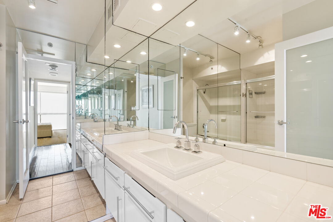 201 Ocean Ave Unit: 1603B