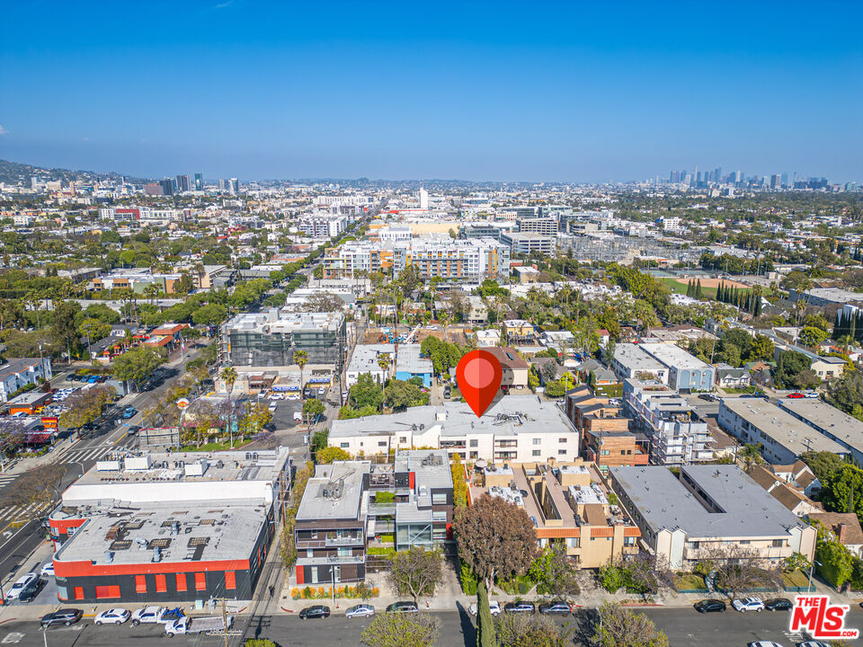 1037 N Vista St Unit: 206