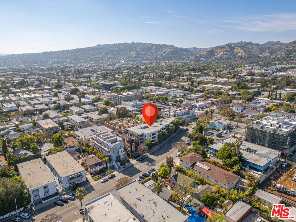 1037 N Vista St Unit: 206