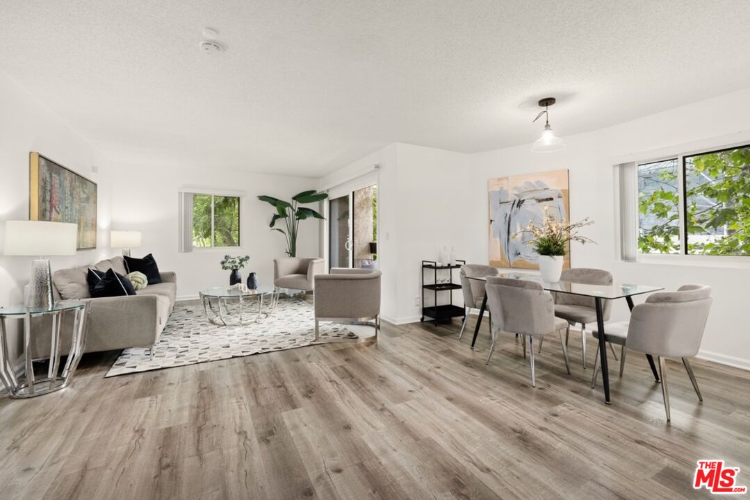 1037 N Vista St Unit: 206