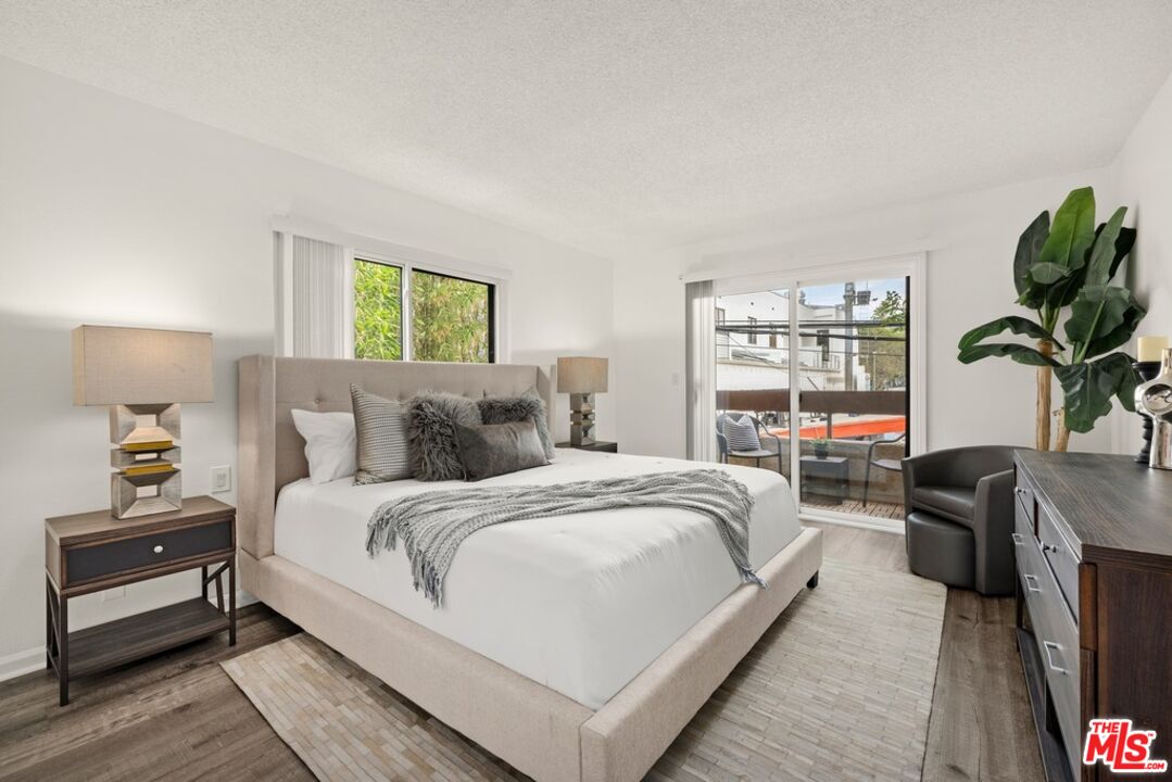 1037 N Vista St Unit: 206