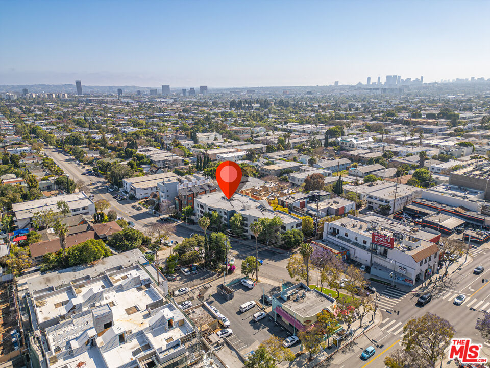 1037 N Vista St Unit: 206