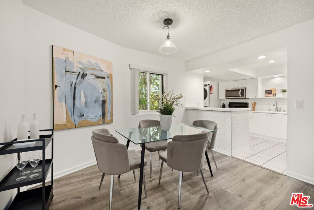 1037 N Vista St Unit: 206