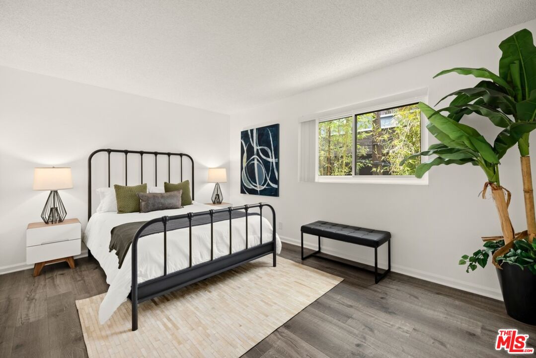 1037 N Vista St Unit: 206