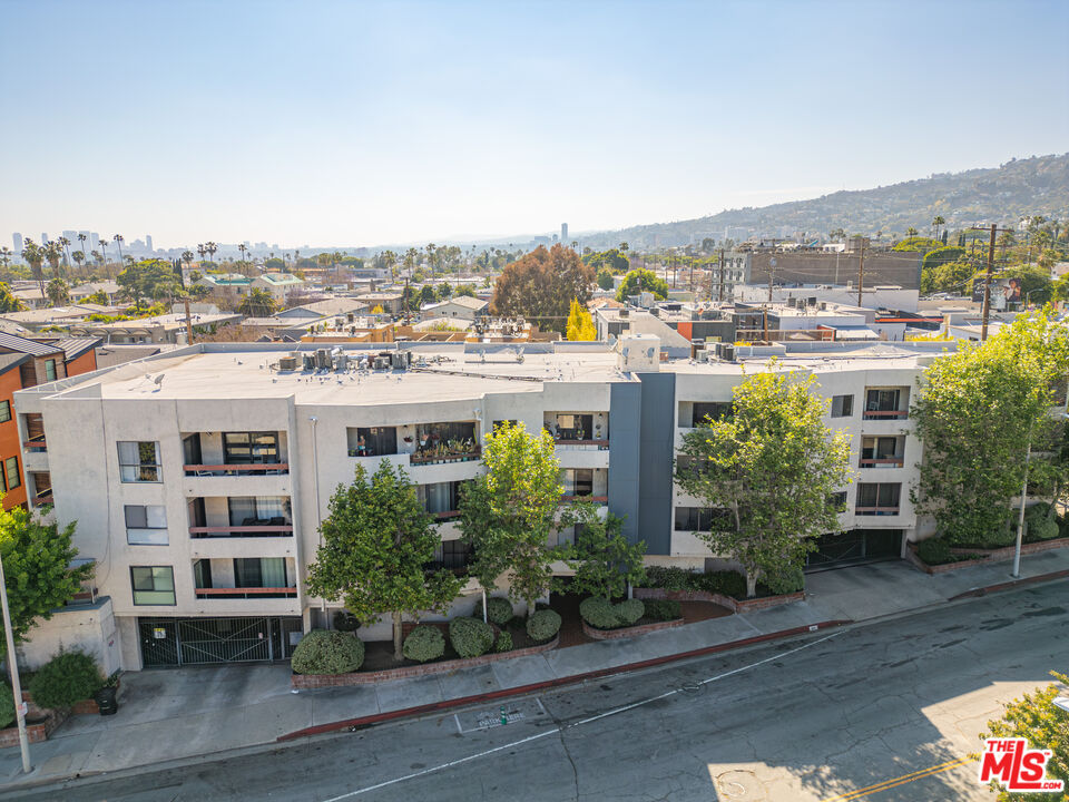 1037 N Vista St Unit: 206